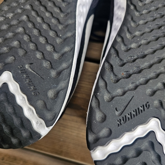 NIKE Men's Revolution 5 Running Shoes Black White Size 9 - Picture 11 of 12